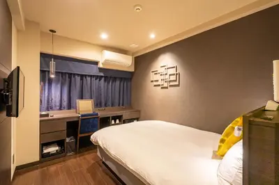 a hotel room with a bed and a desk at Red Roof Inn Kamata / Haneda Tokyo in Tokyo
