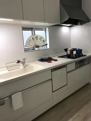 a kitchen with a sink and a stove and a window at Tokyo Ikebukuro Takahashi Minsyuku in Tokyo