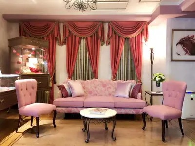 a living room with a purple couch and two pink chairs at Sakura Fleur Aoyama in Tokyo