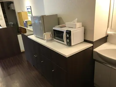 a microwave sitting on top of a counter in a kitchen at Hotel Owl Tokyo Nippori in Tokyo