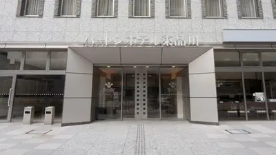 an entrance to a building with a glass door at Hearton Hotel Higashi-Shinagawa in Tokyo