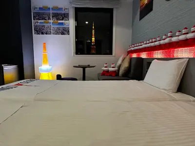 a bedroom with a large white bed and a window at Henn na Hotel Tokyo Hamamatsucho in Tokyo