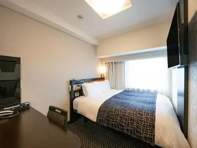 a hotel room with a bed and a television at APA Hotel & Resort Nishishinjuku Gochome Ekimae Tower - Formerly APA Hotel & Resort Nishishinjuku Gochome Eki Tower in Tokyo