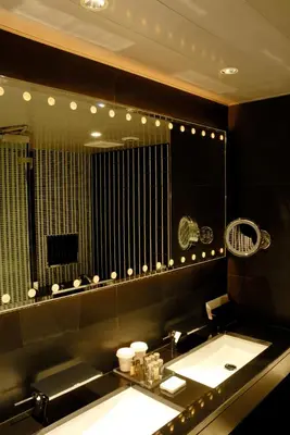 a bathroom with a sink and a large mirror at HOTEL THE GLANZ in Tokyo