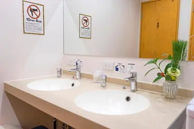 a bathroom with two sinks and a mirror at \u30b2\u30b9\u30c8\u30cf\u30a6\u30b9\u9ad8\u5186\u5bfa\u7d14\u60c5\u30db\u30c6\u30eb -Guest House Koenji Junjo Hotel- in Tokyo