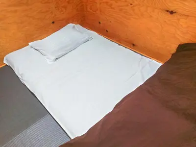 a bed with white sheets and a pillow on it at \u30b2\u30b9\u30c8\u30cf\u30a6\u30b9\u9ad8\u5186\u5bfa\u7d14\u60c5\u30db\u30c6\u30eb -Guest House Koenji Junjo Hotel- in Tokyo