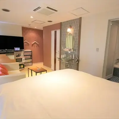 Hotel U