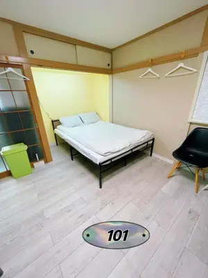 a room with a bed and a sign on the floor at \u4e16\u7530\u8c37 kamikitazawa sta \u5927\u6676\u5bb6direct to Shinjuku for 13min \u4e0a\u5317\u6ca23\u5206 \u8fd1\u6d89\u8c37\u65b0\u5bbfjust 230m from sta in Tokyo