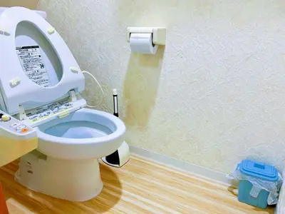 a bathroom with a toilet with the seat up at yikebukuro LuckyHouse \u6c60\u888b\u4e00\u8ed2\u5bb6 \u5e78\u904b\u306e\u5bb6 in Tokyo