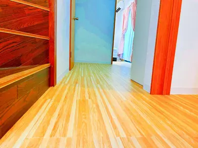 an empty room with wood floors and a closet at yikebukuro LuckyHouse \u6c60\u888b\u4e00\u8ed2\u5bb6 \u5e78\u904b\u306e\u5bb6 in Tokyo