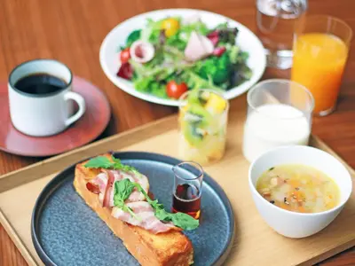a tray with a plate with a sandwich and a salad at NOHGA HOTEL UENO TOKYO in Tokyo