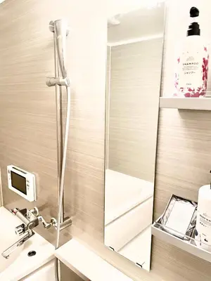 a bathroom with a mirror next to a sink at Hotel BIX \u30c1\u30a7\u30c3\u30af\u30a4\u30f323\u6642 \u5909\u66f4\u4e0d\u53ef in Tokyo