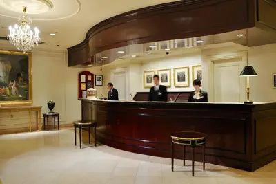 a lobby with two people standing at a bar at Dai-ichi Hotel Tokyo in Tokyo