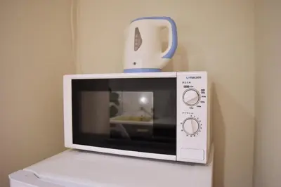 a microwave with a blender on top of it at Origami Residential Suite - Tokyo Asakusa Skytree in Tokyo