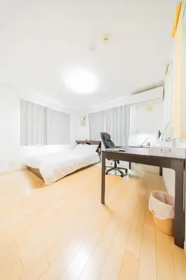 a bedroom with a desk and a bed in a room at Tokyo Private House \u5927\u585a\u306e\u5bbf in Tokyo