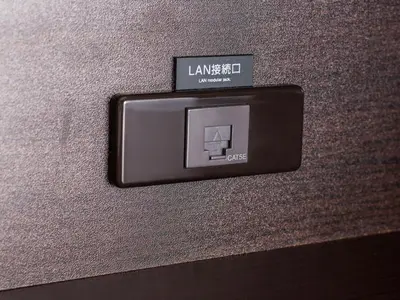 a lightswitch on the side of a wall at APA Hotel Higashi Shinjuku Ekimae in Tokyo