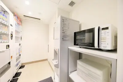 a kitchen with a microwave and a refrigerator at Keisei Richmond Hotel Tokyo Monzennakacho in Tokyo