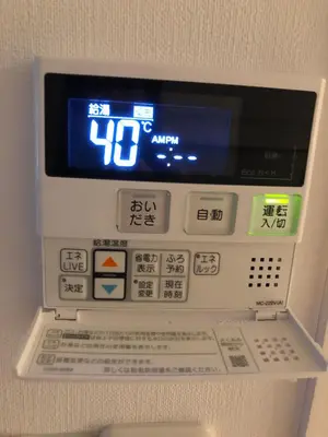 an atm machine with a clock on top of it at \u30ea\u30d6\u30b7\u30c6\u30a3\u9326\u7cf8\u753a\u53c2\u756a\u9928\u4e0a\u5c64\u968e\u773a\u671b\u826f\u597d\u5317\u6b27\u30eb\u30fc\u30e0, Akihabara 6mins, Tokyo 8 mins, Direct to Narita Airport \u6210\u7530\u7a7a\u6e2f\u76f4\u9054 in Tokyo