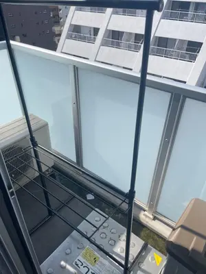 a view from the top of an office building looking down on a balcony at \u30ea\u30d6\u30b7\u30c6\u30a3\u9326\u7cf8\u753a\u53c2\u756a\u9928\u4e0a\u5c64\u968e\u773a\u671b\u826f\u597d\u5317\u6b27\u30eb\u30fc\u30e0, Akihabara 6mins, Tokyo 8 mins, Direct to Narita Airport \u6210\u7530\u7a7a\u6e2f\u76f4\u9054 in Tokyo