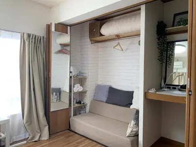 a small room with a bunk bed and a mirror at COCO Nakameguro301 in Tokyo