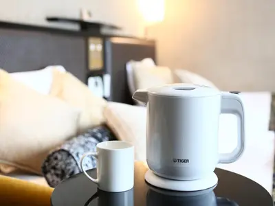 a white blender sitting on a table with a cup at APA Hotel Komagome Ekimae in Tokyo