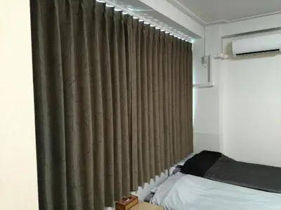 a bedroom with a bed and a curtain at \u4e0a\u91ce\u5fa1\u5f92\u753a\u79cb\u8449\u539f\u307e\u3067\u5f92\u6b69\u570f-JR\u5fa1\u5f92\u753a\u307e\u30673\u5206-Room\u30ed\u30fc\u30bc201 in Tokyo