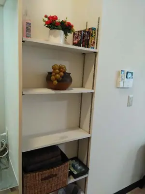 a shelf with a bowl of fruit in a room at \u4e0a\u91ce\u5fa1\u5f92\u753a\u79cb\u8449\u539f\u307e\u3067\u5f92\u6b69\u570f-JR\u5fa1\u5f92\u753a\u307e\u30673\u5206-Room\u30ed\u30fc\u30bc201 in Tokyo
