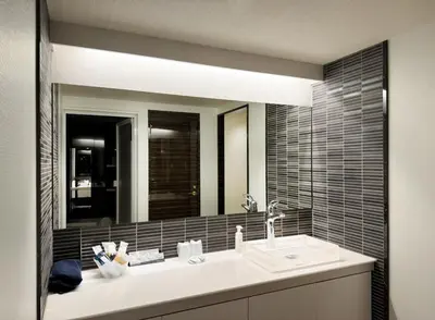 a bathroom with a sink and a large mirror at Hotel Gran Villa in Tokyo