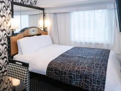 a hotel room with a bed and a window at APA Hotel Shinjuku Kabukicho Chuo in Tokyo
