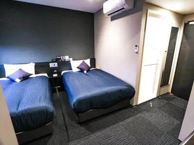 a room with two blue seats in a room at HOTEL LiVEMAX Tokyo-Otsuka Ekimae in Tokyo