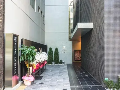 a hallway of a building with a bunch of plants at HOTEL LiVEMAX Tokyo-Otsuka Ekimae in Tokyo