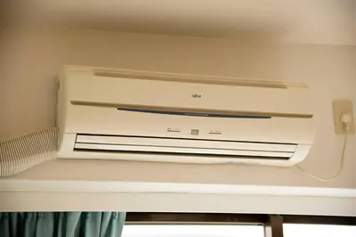 a microwave oven sitting on top of a shelf at Roppongi Azabu Gorgeous Sea House in Tokyo