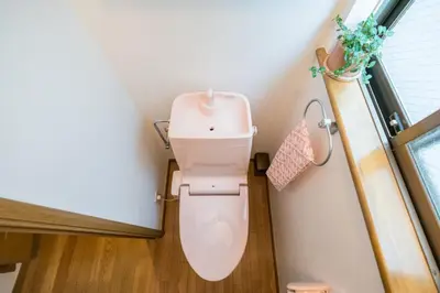 a bathroom with a toilet with a plant on the wall at Bunkyo-ku Hakusan House in Tokyo