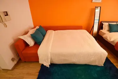 a bedroom with a bed and a couch at Roppongi Azabu Sunshine Resort House in Tokyo