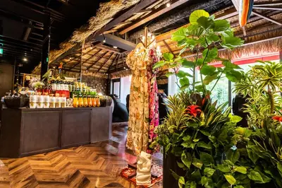 a store with a bunch of plants in a room at \u30db\u30c6\u30eb \u30d7\u30c6\u30a3\u30d0\u30ea\u30ac\u30fc\u30c7\u30f3\u65b0\u5927\u4e45\u4fdd in Tokyo