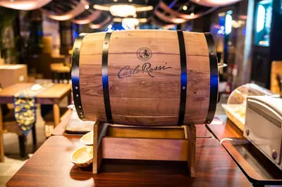 a wine barrel sitting on top of a table at \u30db\u30c6\u30eb \u30d7\u30c6\u30a3\u30d0\u30ea\u30ac\u30fc\u30c7\u30f3\u65b0\u5927\u4e45\u4fdd in Tokyo