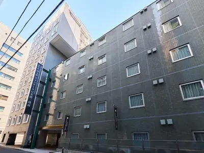 a building on the corner of a street at Villa Fontaine Tokyo Nihombashi Mitsukoshimae in Tokyo