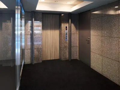 a hallway with a door and tile walls at Villa Fontaine Tokyo Nihombashi Mitsukoshimae in Tokyo