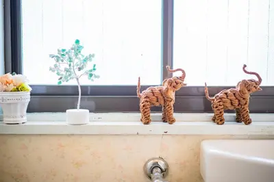 three cats figurines sitting on a window sill at Murata Corpo / Vacation STAY 4497 in Tokyo