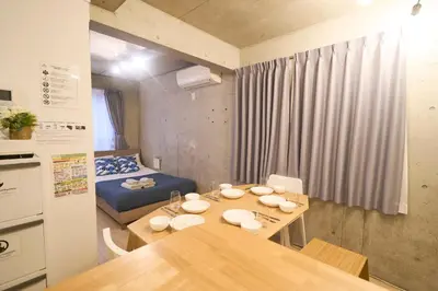 a small room with a table and a bed at \u30e9\u30d5\u30a3\u30c3\u30c8\u5fa1\u5f92\u753a in Tokyo
