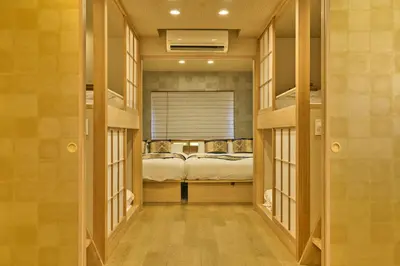 a hallway with two beds in a room at \u30b3\u30f3\u30c9\u30df\u30cb\u30a2\u30e0\u30db\u30c6\u30eb \u6e0b\u8c37GOTEN Condominium Hotel Shibuya GOTEN in Tokyo