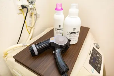a hair dryer on top of a box with two bottles at \u96fb\u8eca\u3067\u79cb\u8449\u539f\u99c511\u5206 \u6771\u4eac\u99c518\u5206 \u5e73\u4e95\u99c5\u5f92\u6b698\u5206 in Tokyo