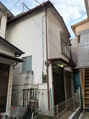 a building with a staircase leading to a door at Vivian house in Tokyo