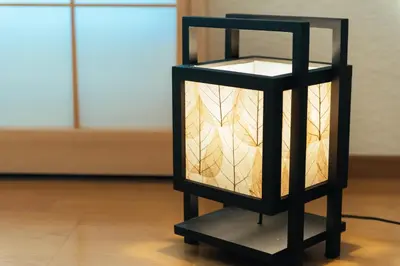 a black lamp on a wooden floor in a room at \u307e\u308b\u307e\u308b\u8cb8\u5207,\u7fbd\u7530\u7a7a\u6e2f\u304b\u3089\u4e00\u756a\u8fd1\u3044yu`s house in Tokyo