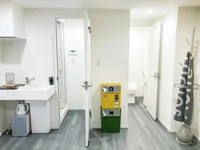 a bathroom with a yellow and green machine in it at ZAITO Tokyo Chitose Accommodation \u68ee\u4e0b\u99c5\u304b\u3089\u5f92\u6b696\u5206 in Tokyo