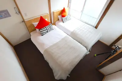 two beds in a small room with at \u30b2\u30b9\u30c8\u30cf\u30a6\u30b9\u3077\u308c\u305c\u3093\u3068 in Tokyo