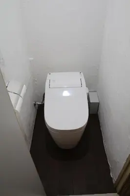 a bathroom with a white toilet in a stall at \u30b2\u30b9\u30c8\u30cf\u30a6\u30b9\u3077\u308c\u305c\u3093\u3068 in Tokyo