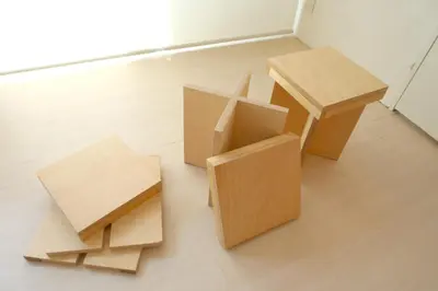 a group of wooden boxes sitting on a floor at \u30b2\u30b9\u30c8\u30cf\u30a6\u30b9\u3077\u308c\u305c\u3093\u3068 in Tokyo
