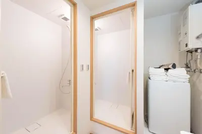 a bathroom with a mirror next to a refrigerator at TORA HOTEL Tokyo Skytree \u5bc5\u30db\u30c6\u30eb \u30b9\u30ab\u30a4\u30c4\u30ea\u30fcG in Tokyo