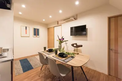 a kitchen and dining room with a table and chairs at TORA HOTEL Tokyo Skytree \u5bc5\u30db\u30c6\u30eb \u30b9\u30ab\u30a4\u30c4\u30ea\u30fcE in Tokyo